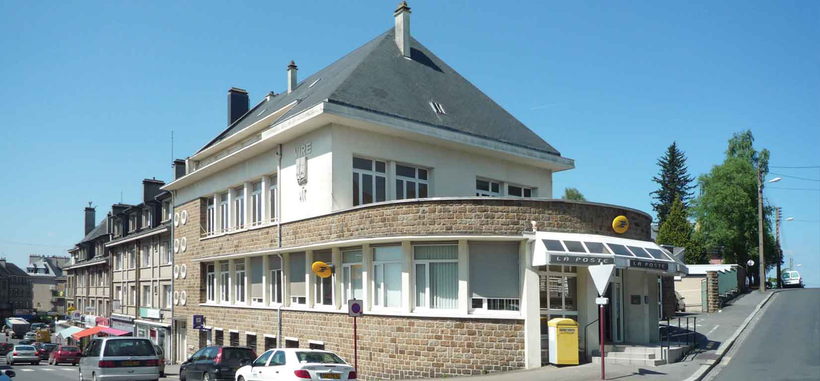 Vue de la poste de Vire Normandie - Credits Delval