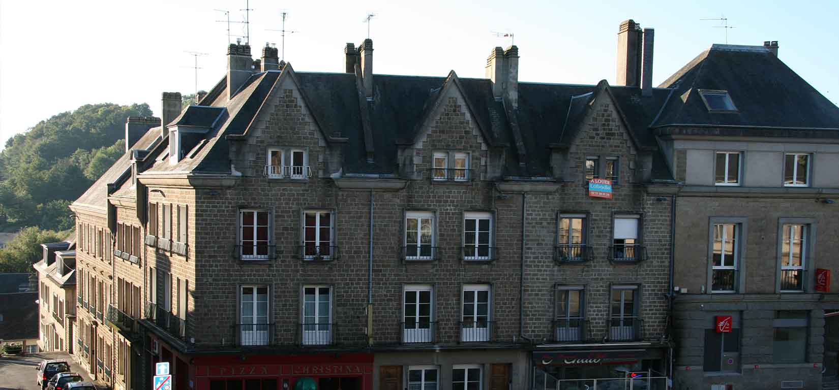 Place nationale Vire Normandie immeuble traditionnels de la Reconstruction